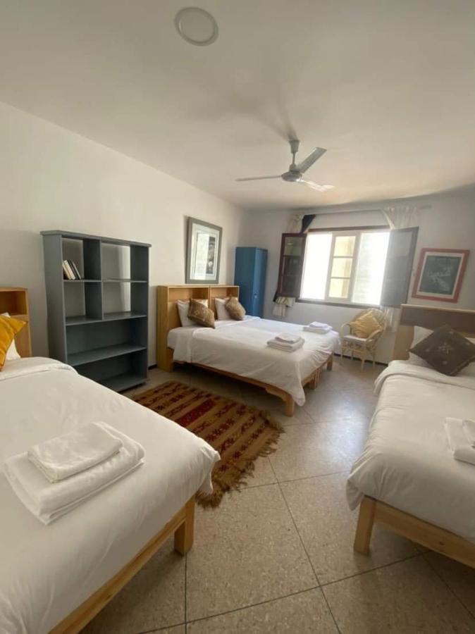 La Maison Jaune Dakhla Maison D'Hotes Стая снимка
